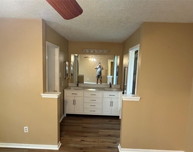 116 Lasso Street - Photo Thumbnail 3