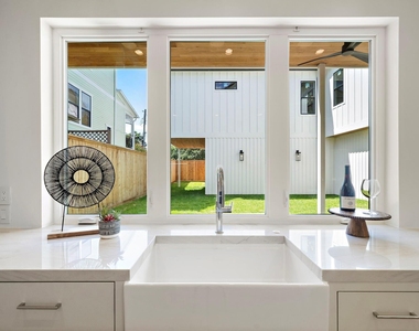 408 Pecore Street - Photo Thumbnail 9
