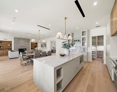 408 Pecore Street - Photo Thumbnail 7