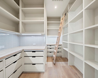 408 Pecore Street - Photo Thumbnail 23
