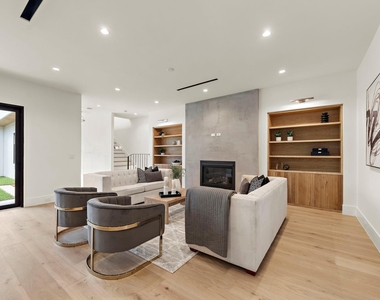 408 Pecore Street - Photo Thumbnail 5