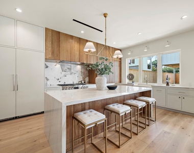 408 Pecore Street - Photo Thumbnail 2