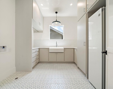 408 Pecore Street - Photo Thumbnail 24