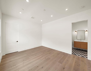 408 Pecore Street - Photo Thumbnail 13