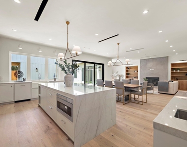 408 Pecore Street - Photo Thumbnail 12