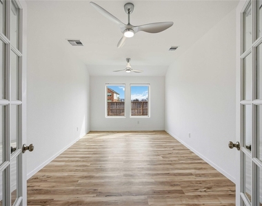 4907 Gentle Creek Court - Photo Thumbnail 8