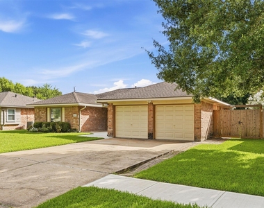 1911 Michele Drive - Photo Thumbnail 2