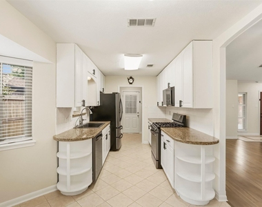 1911 Michele Drive - Photo Thumbnail 7