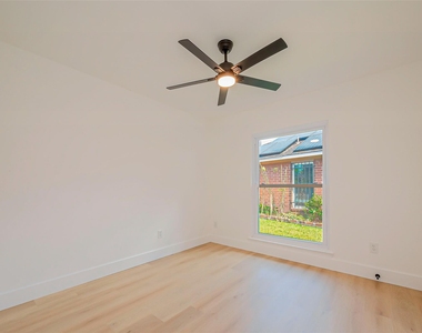 3010 Bandell Drive - Photo Thumbnail 16