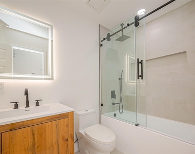 3010 Bandell Drive - Photo Thumbnail 15