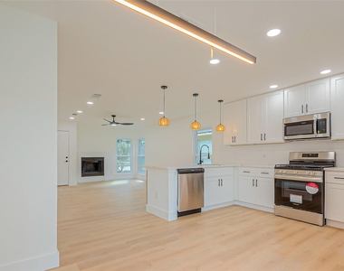3010 Bandell Drive - Photo Thumbnail 13