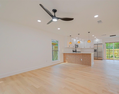 3010 Bandell Drive - Photo Thumbnail 4