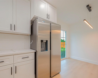 3010 Bandell Drive - Photo Thumbnail 10