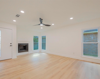 3010 Bandell Drive - Photo Thumbnail 5