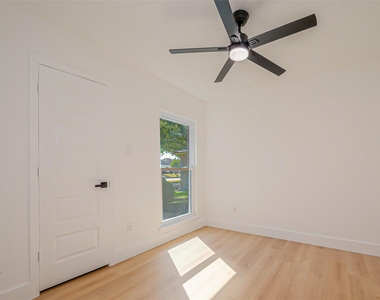 3010 Bandell Drive - Photo Thumbnail 22