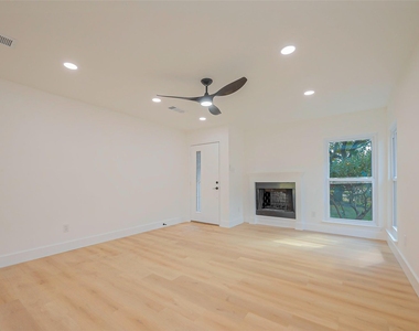 3010 Bandell Drive - Photo Thumbnail 6