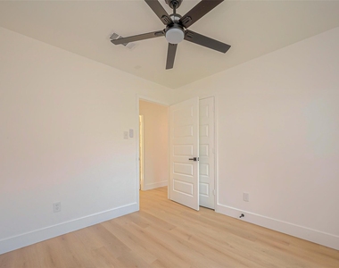 3010 Bandell Drive - Photo Thumbnail 21