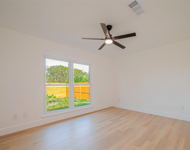 3010 Bandell Drive - Photo Thumbnail 24