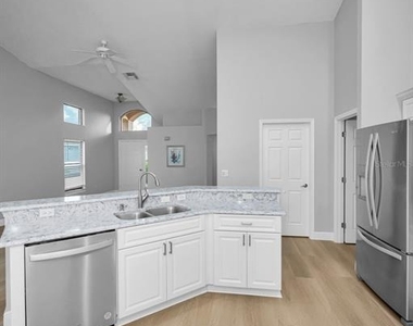 6240 Fairskies Drive - Photo Thumbnail 13