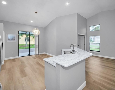 6240 Fairskies Drive - Photo Thumbnail 15