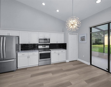 6240 Fairskies Drive - Photo Thumbnail 10