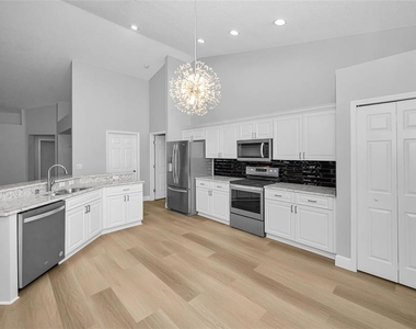 6240 Fairskies Drive - Photo Thumbnail 7