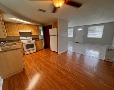 10731 Premier Avenue - Photo Thumbnail 4