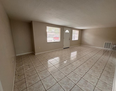10731 Premier Avenue - Photo Thumbnail 3