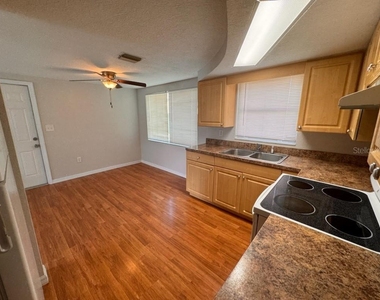 10731 Premier Avenue - Photo Thumbnail 6