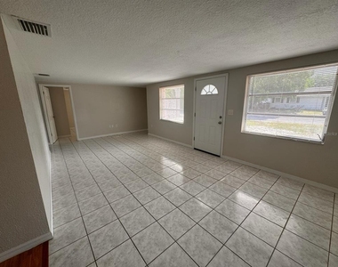 10731 Premier Avenue - Photo Thumbnail 2