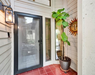 1900 Whispering Way - Photo Thumbnail 6