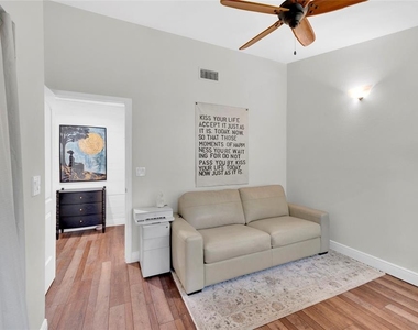 1900 Whispering Way - Photo Thumbnail 11