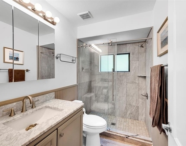1900 Whispering Way - Photo Thumbnail 9