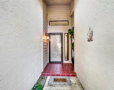 1900 Whispering Way - Photo Thumbnail 5