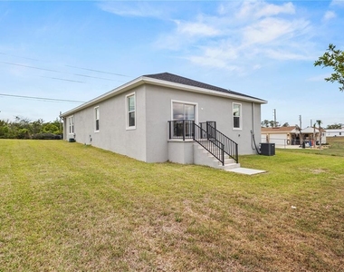 9211 Northcliffe Boulevard - Photo Thumbnail 2