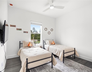 9211 Northcliffe Boulevard - Photo Thumbnail 10