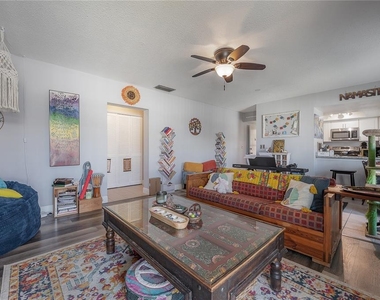 8812 Bay Pointe Drive - Photo Thumbnail 9