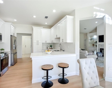 2960 Sandringham Place - Photo Thumbnail 5