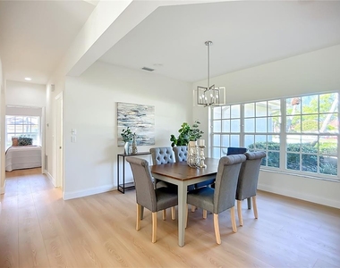 2960 Sandringham Place - Photo Thumbnail 4