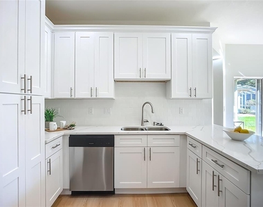 2960 Sandringham Place - Photo Thumbnail 7