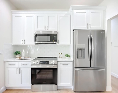 2960 Sandringham Place - Photo Thumbnail 10