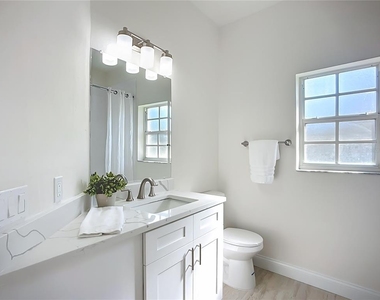 2960 Sandringham Place - Photo Thumbnail 21