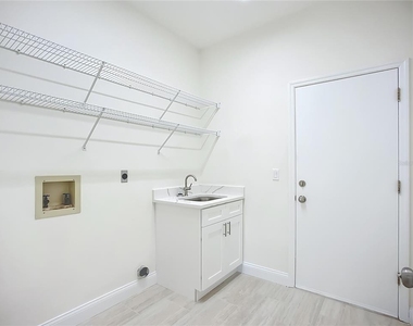 2960 Sandringham Place - Photo Thumbnail 24
