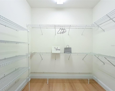 2960 Sandringham Place - Photo Thumbnail 17