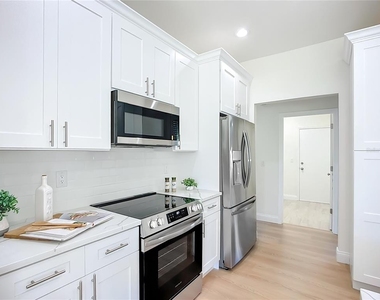 2960 Sandringham Place - Photo Thumbnail 9