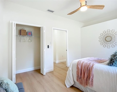 2960 Sandringham Place - Photo Thumbnail 23