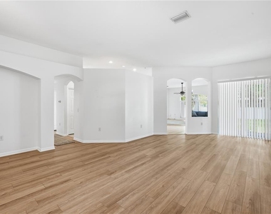 5912 Bramble Bush Court - Photo Thumbnail 4