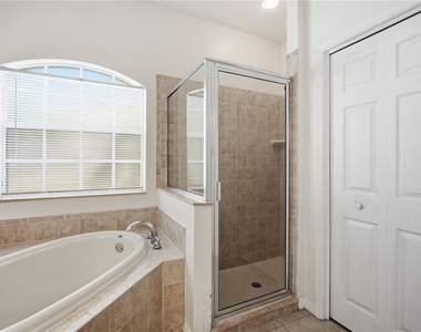 5912 Bramble Bush Court - Photo Thumbnail 13
