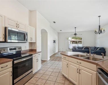 5912 Bramble Bush Court - Photo Thumbnail 9
