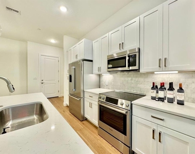 600 3rd Avenue S - Photo Thumbnail 11
